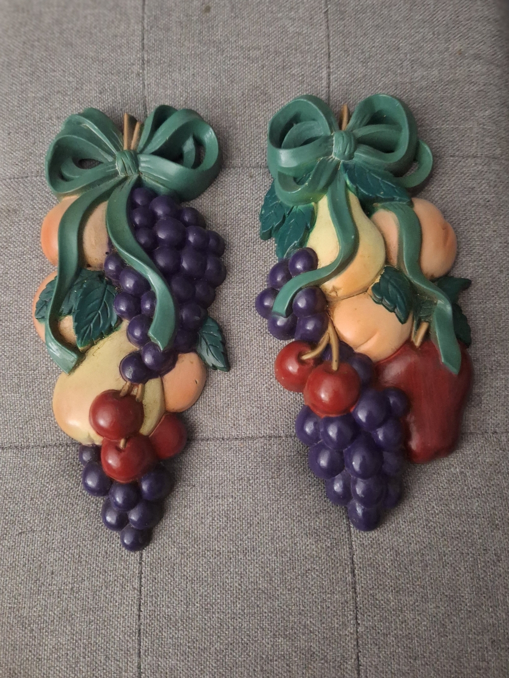 Decorative Fruit Wall Plaques - Green Ribbon, Purple Grapes